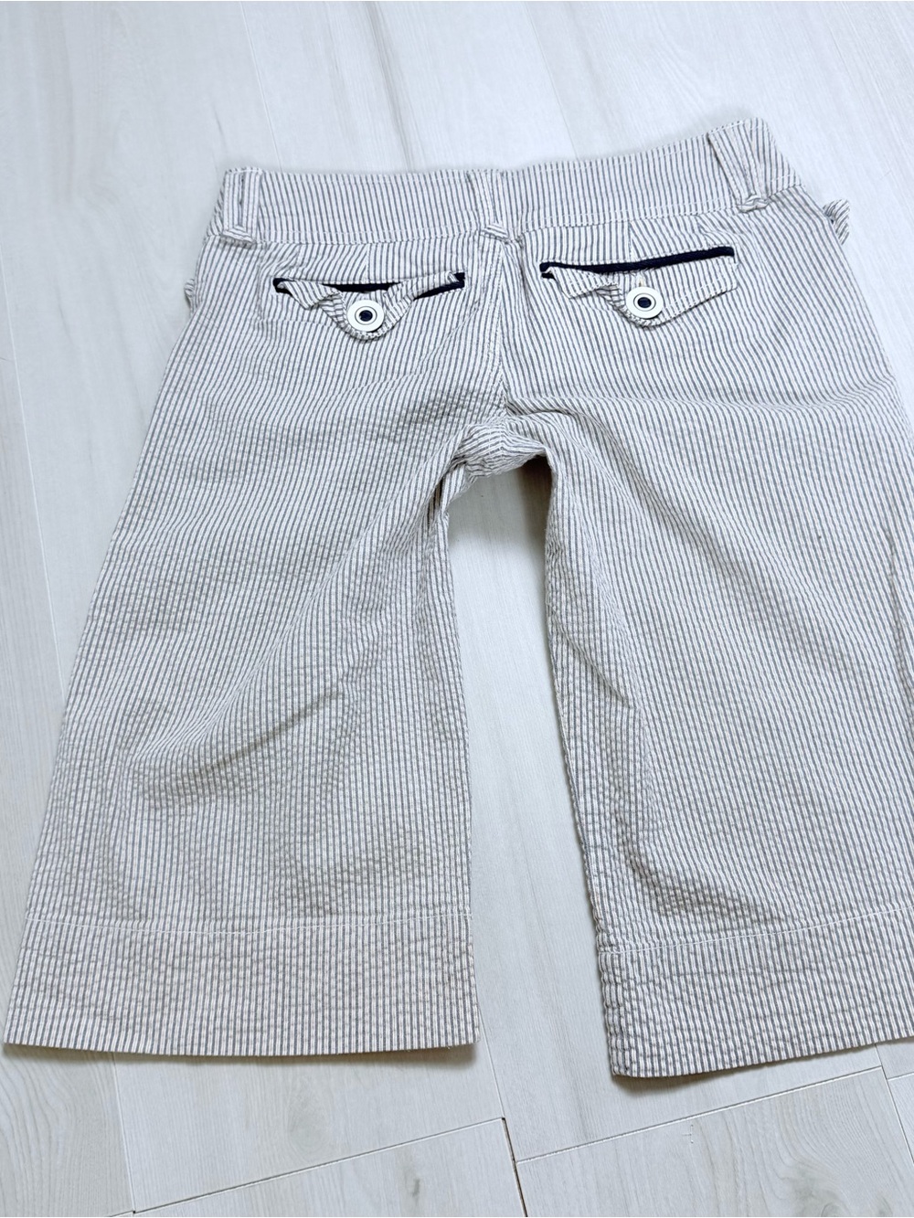 Y2K 2000s Rewind Light Beige pinstripe knee-Length Bermuda Shorts - Picture 8 of 8